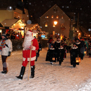 Laternenumzug mit dem Weihnachtsmann am 23. Dezember 2023 2