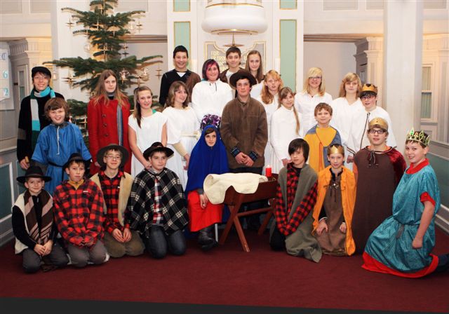 2011-12-24_krippenspiel-konfirmanden