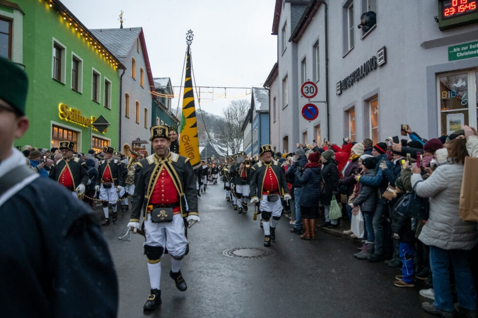 Große Bergparade mit 400 Trachtenträgern 7