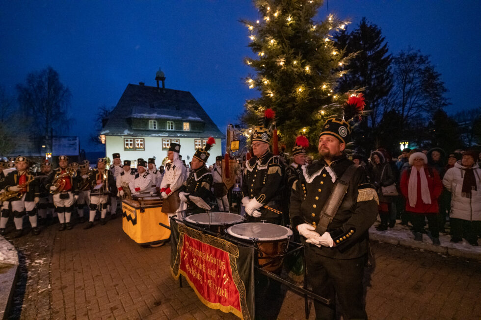 Große Bergparade mit 400 Trachtenträgern 2