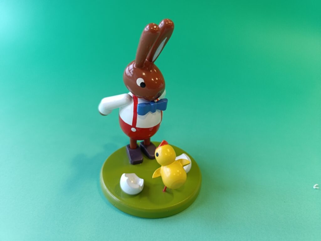 Hase mit kleinem Kücken 1