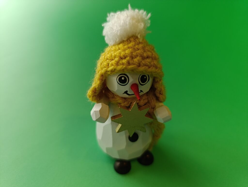 Schneemann mit goldenem Stern 1