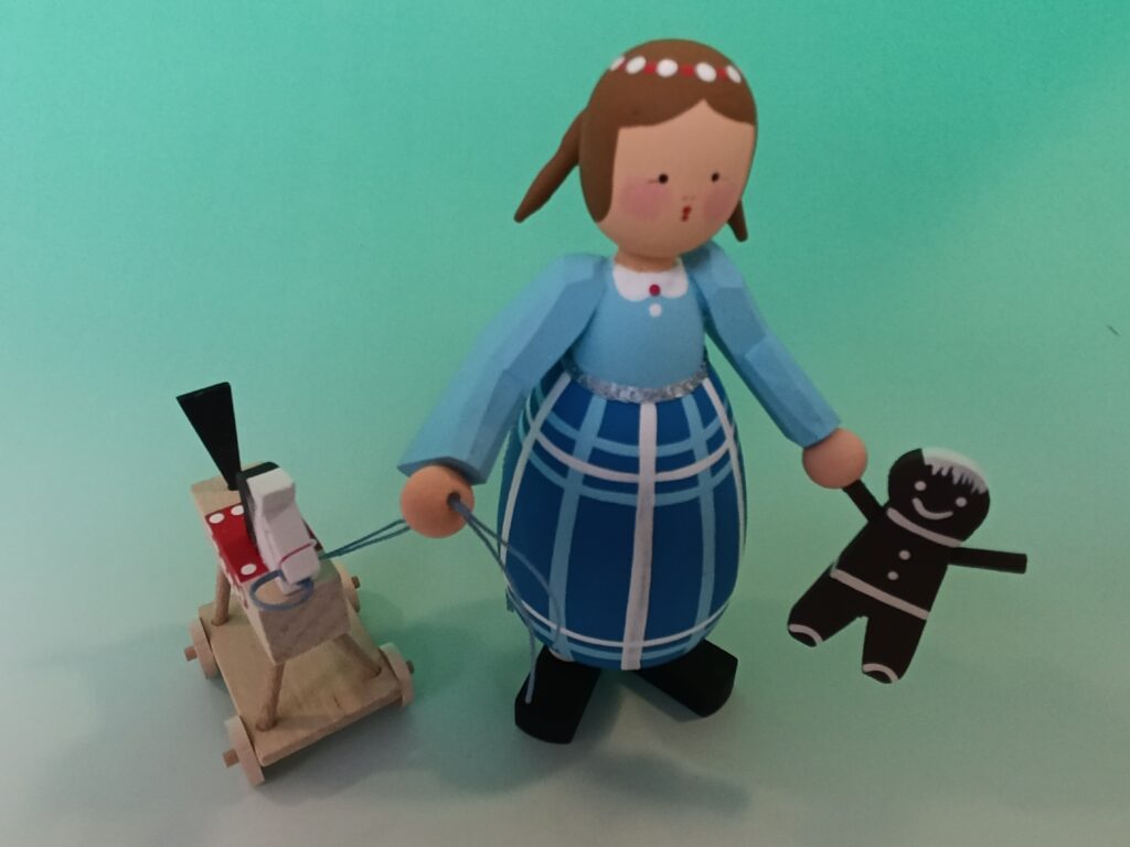 geschnitzte Figur Emma 1 geschnitzte Figur Emma 1