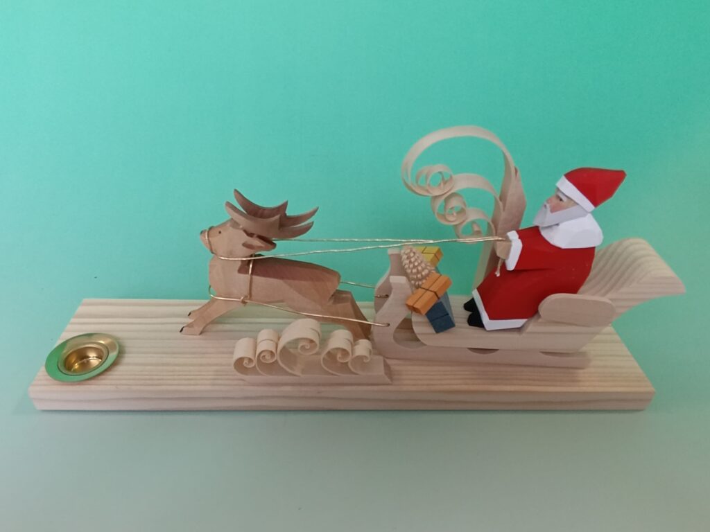 geschnitztes Weihnachtsmanngespann 1 geschnitztes Weihnachtsmanngespann 1