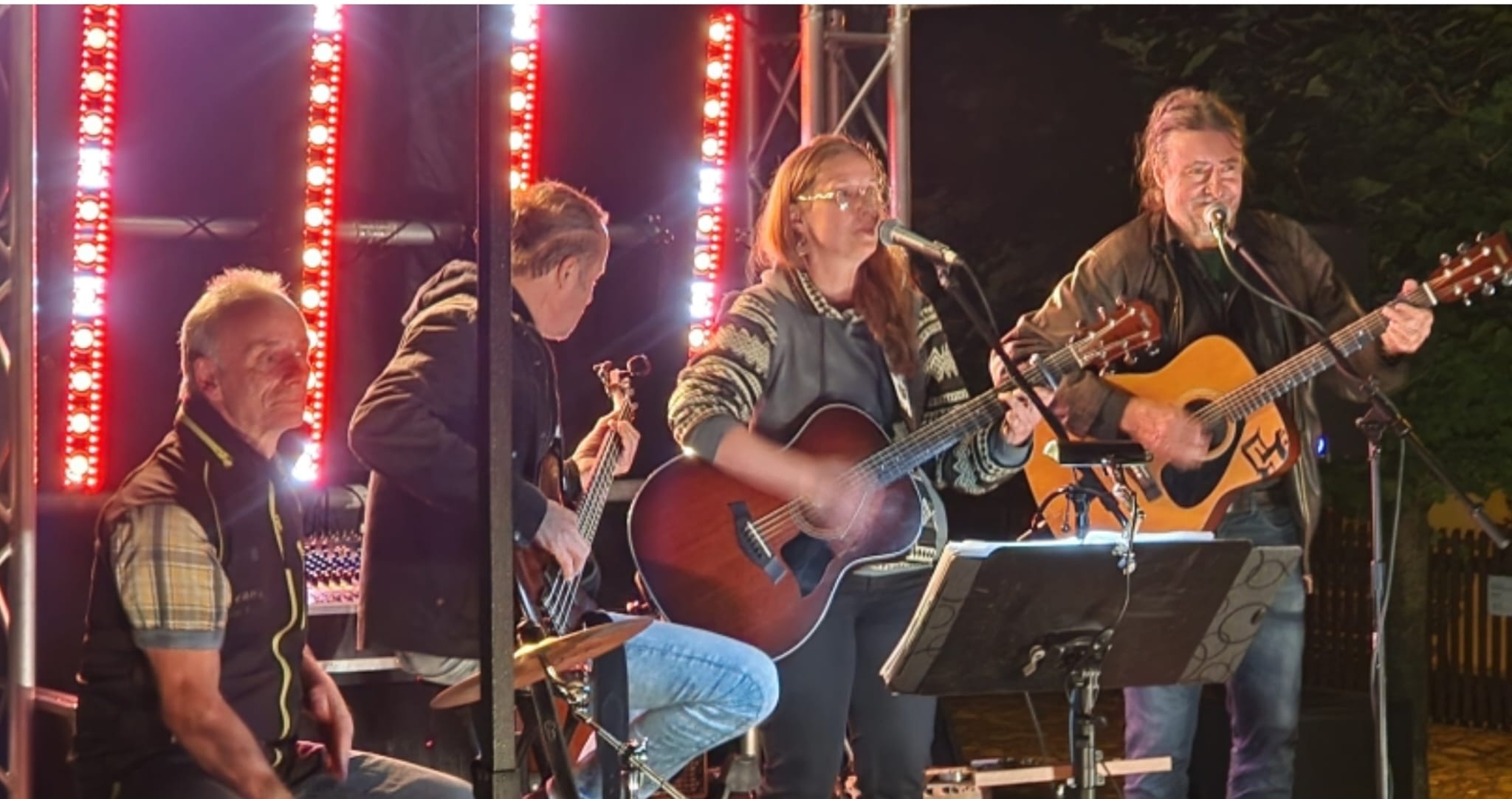 Livemusik auf dem Rathausplatz mit Ina Schirmer und Band 5