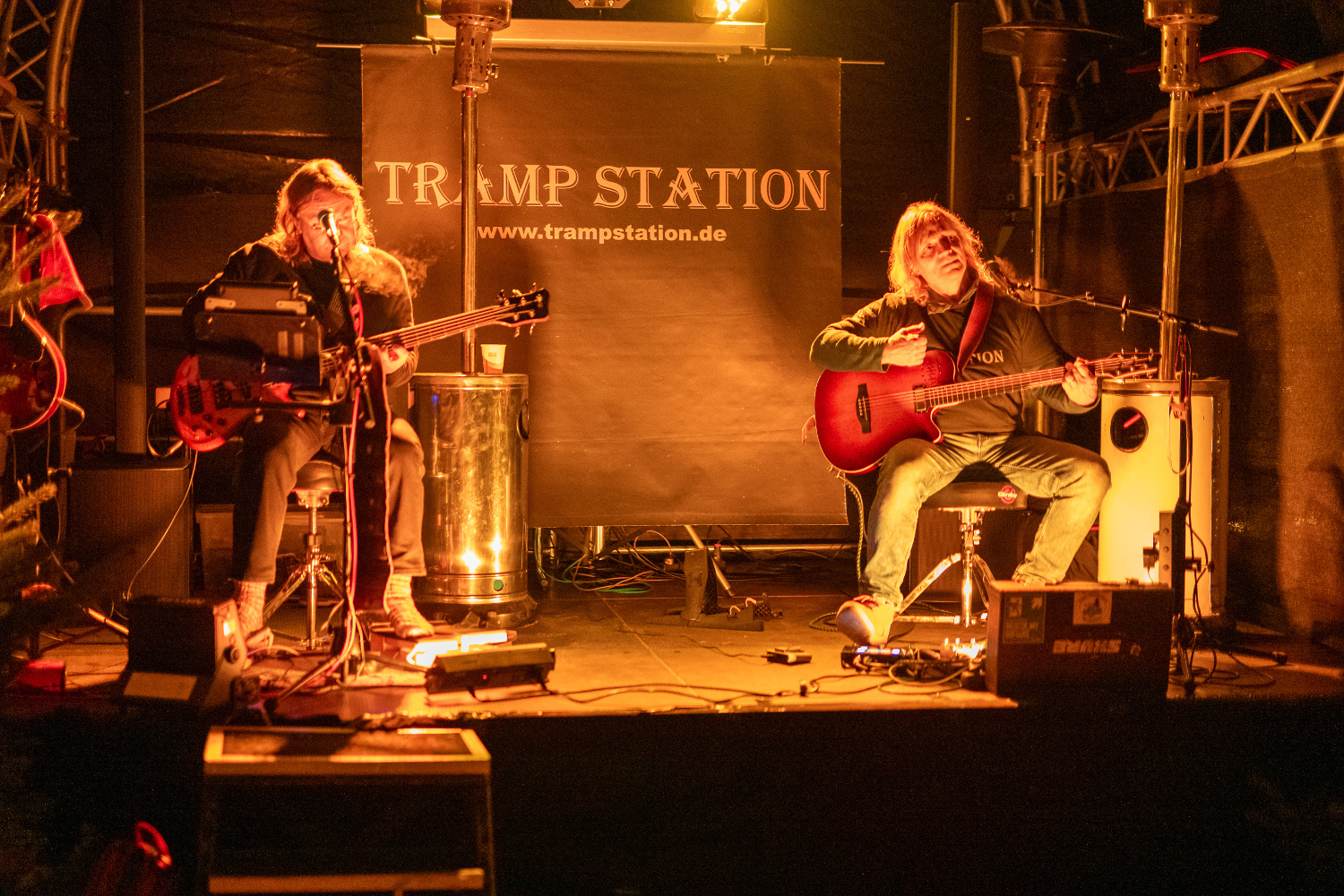 Livemusik auf dem Rathausplatz mit Tramp Station 1