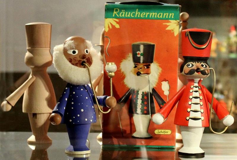 SONDERAUSSTELLUNG „Wenn`s raacht und naabelt“